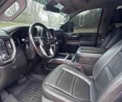 2022 GMC Sierra Denali 2500 – Like New, Fully Loaded - Image 4